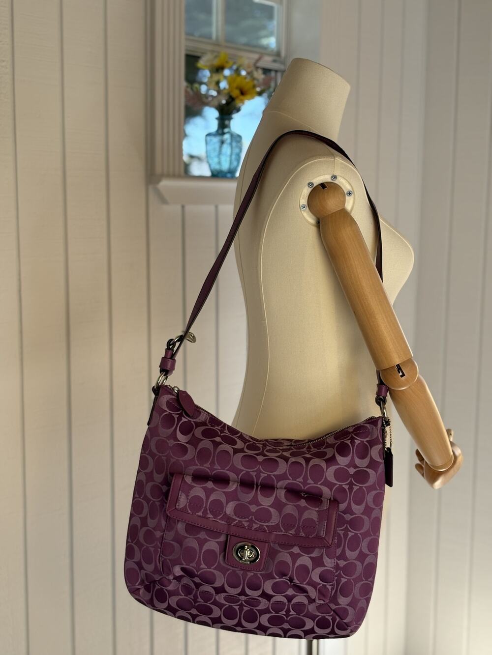 Coach F9232 Purple Signature C Jacquard Shoulder Bag Hobo Turnlock Y2K